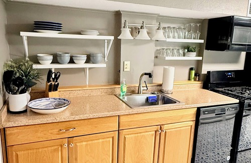Lee's Summit House | Cozy Guest Suite near Downtown Lee's Summit