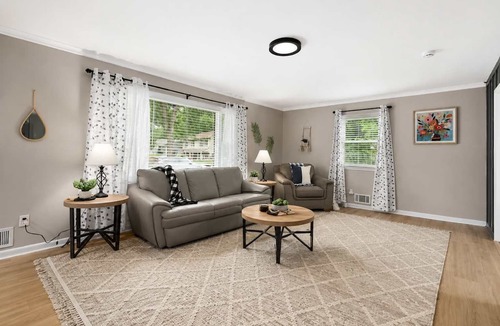 Shawnee House | Cozy Home Arcades KingBeds Sleeps 10 BBQ Grill