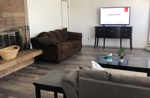 Mendenhall Valley House | Cozy home next to airport with fenced backyard and lots of sun!