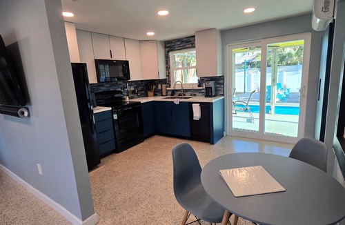 South Venice House | Cozy home with private lanai & patio. Parking for boat & camper w elec & h20!