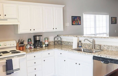 Simpsonville House | Cozy Hub-Simpsonville Home, Walk to Bridgeway & Triumph Stadium 3-12 Month Stays
