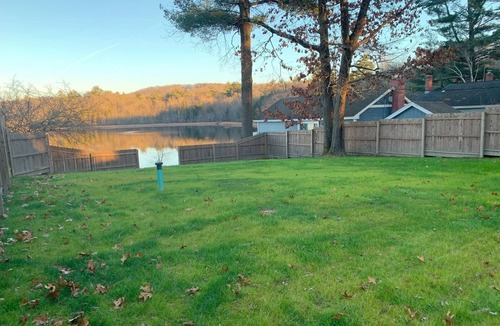Wilbraham House | Cozy Lakefront Cottage