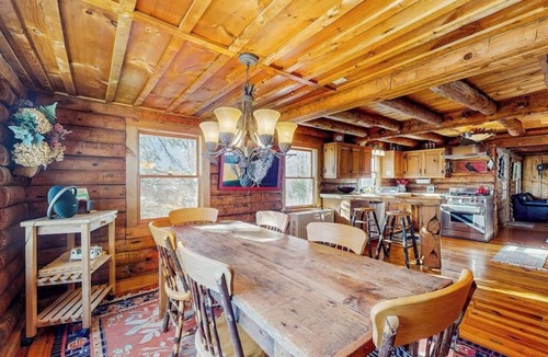 Bethel House | Cozy log cabin & loft, close to recreation, dog-friendly, bbq, balcony, a/c, w/d