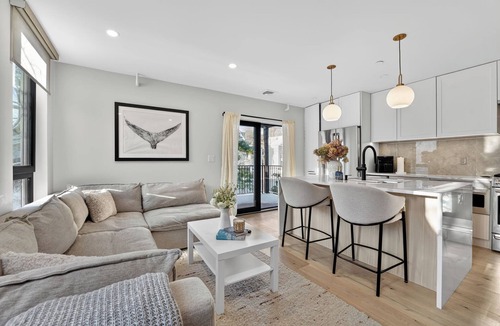 East Boston Condo | Cozy Modern 2-bedroom condo in Boston, 15 minute walk to Downtown and Airport
