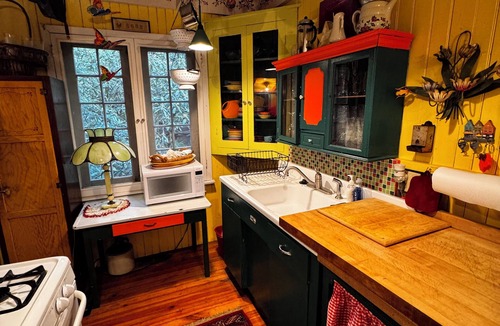 Mount Gretna Cottage | Cozy Mount Gretna Chautauqua Cottage near Hershey with treehouse porch