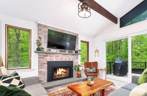 Gilford Cottage | Cozy, Pet-Friendly Escape Near Lake & Mountains