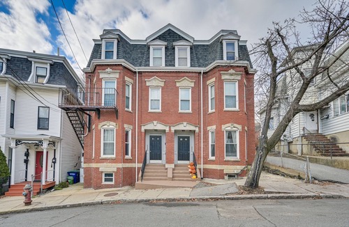 East Somerville Apartment | Cozy Somerville Studio: 2 Mi to Boston, Walk to T!