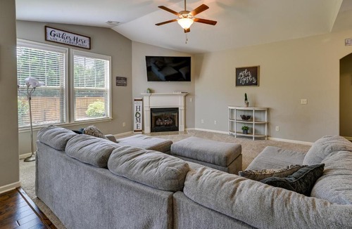 Greenville House | Cozy South Carolina Retreat w/Patio & Fireplace!