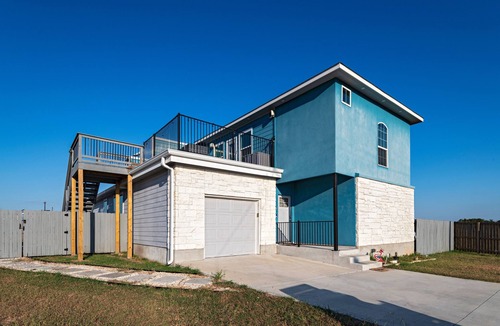 Del Valle House | Cozy & spacious 4-bedroom house in Del Valle. Minutes to COTA, Tesla, & I45