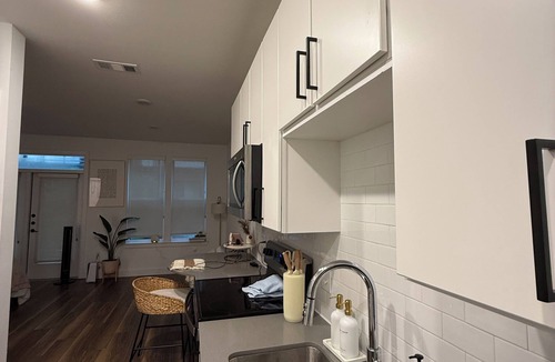 East Cesar Chavez Apartment | Cozy studio apartment in peaceful East Austin with AC and gym access