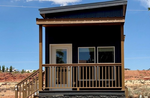 Page Cabin | Cozy Tiny Home 2 King Room Sleeps 4