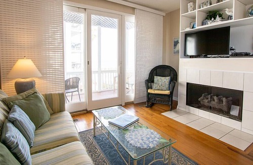 Saint Helena Island Cottage | Cozy Two-Story Home w/ Private Pool Area & Ocean Views - Near Golf & Dining