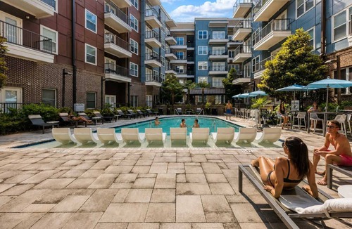 Cherry Apartment | CPCC Area Escape | Pool Gym Parking Balcony