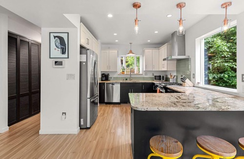 Downtown Anchorage House | Creekside Retreat, King Bed Near Downtown & Trails, sleeps 14!