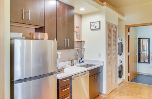 Ketchikan Apartment | Custom Harborside Loft In the Heart of Ketchikan