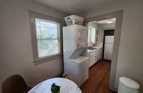 Greater Heights House | Cute & Quiet Garage Apt Home