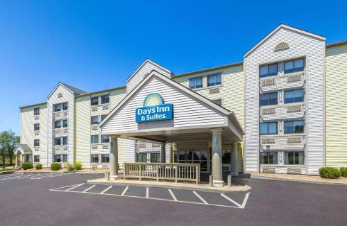 Kansas City Hotel | Days Inn & Suites by Wyndham Kansas City South