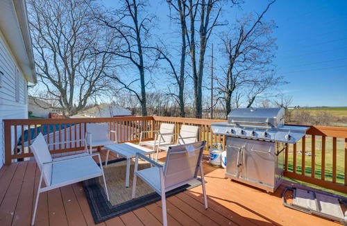 Hershey House | Deck & Grill: Convenient Home in Hummelstown