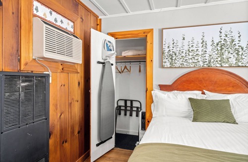 Hendersonville Hotel | Delightful Double Queen Hotel Room