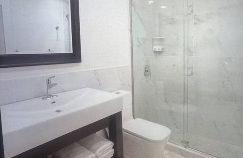 Airport Township Apartment | Delightful studio apartment with AC in Saint Ann