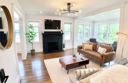 Arlington Condo | Deluxe and Bright 3Br, King Bed,W/D,Parking
