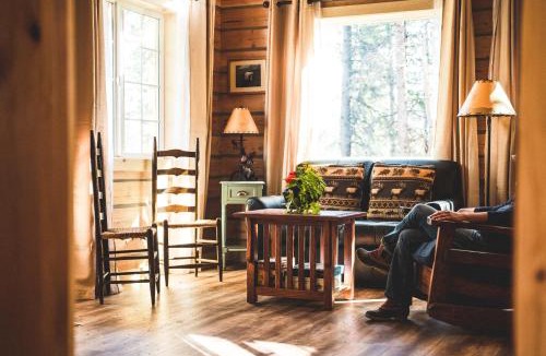 Healy House | Denali Wild Stay - Moose Cabin, Free Wifi, 2 private bedrooms, sleep 6