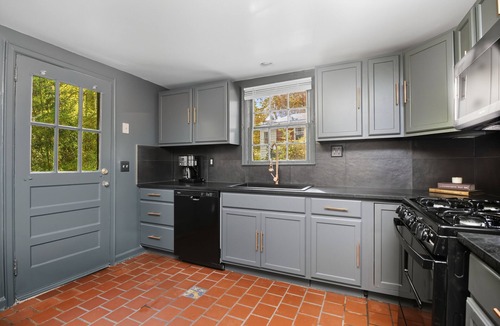 East Side Apartment | Designer 2 Bedroom Apt in Atlanta near Midtown, Emory