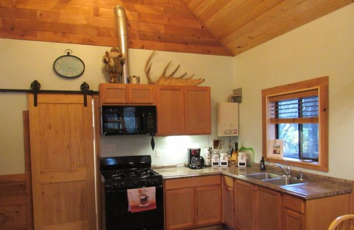 Anchor Point Cabin | Does the mention of Alaska draw your curiosity?
