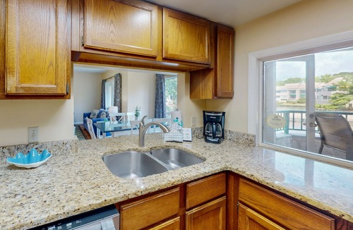 Palmetto Dunes Villa | Dog-friendly condo near Shelter Cove Marina with pool, hot tub & lagoon views