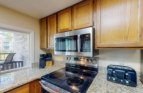 Palmetto Dunes Villa | Dog-friendly condo near Shelter Cove Marina with pool, hot tub & lagoon views