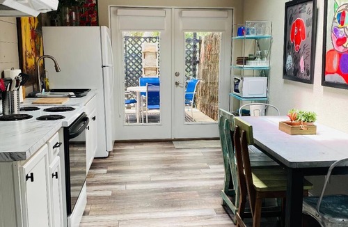 New Braunfels Cottage | Dog Friendly - Gated Cozy Cottage Getaway - Close to Whitewater & Canyon Lake