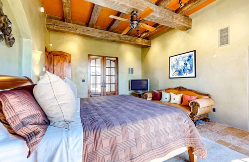 Eldorado at Santa Fe House | Dog-friendly guest house near trails with outdoor kitchen, fireplace, patio, gym