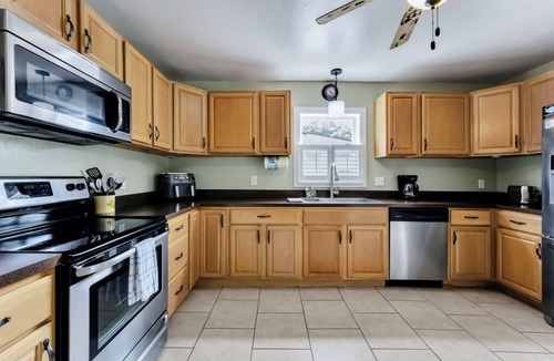 Norfolk House | Dog-Friendly Norfolk Cottage Near Ocean View Beach
