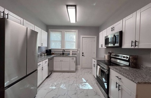 Columbia House | Double King 2bed/2 bath in Downtown Columbia!
