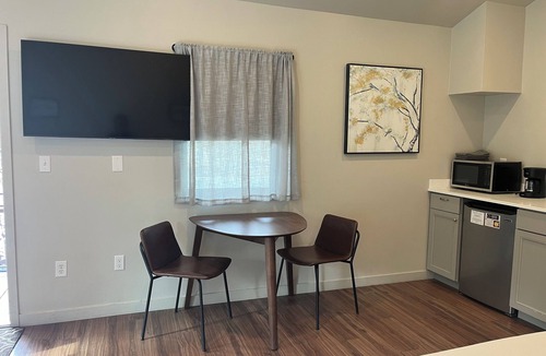 Seward Hotel | Double Queen studio at Spruce Lodge