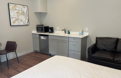 Seward Hotel | Double Queen studio at Spruce Lodge