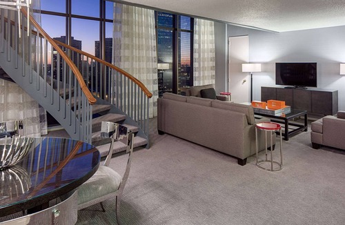 Greenway Plaza-Upper Kirby Hotel | DoubleTree by Hilton Hotel Houston - Greenway Plaza