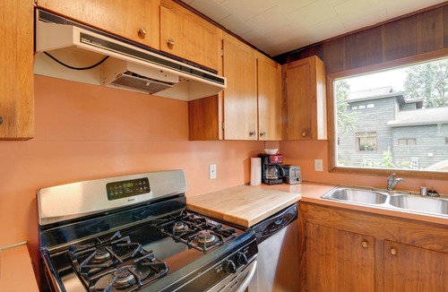 Downtown Anchorage Cottage | Downtown Anchorage Vacation Rental w/Garden Views