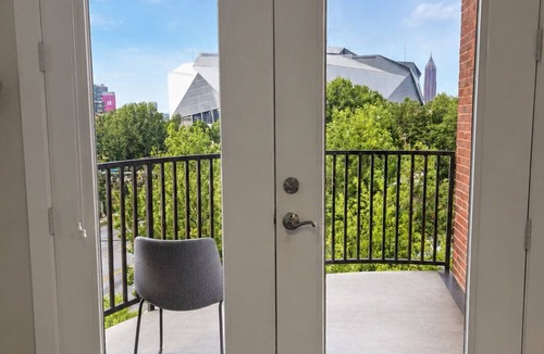 Downtown Atlanta Apartment | Downtown Condo-Walk to Mercedes-Benz Stadium, State Farm Arena & Free Parking