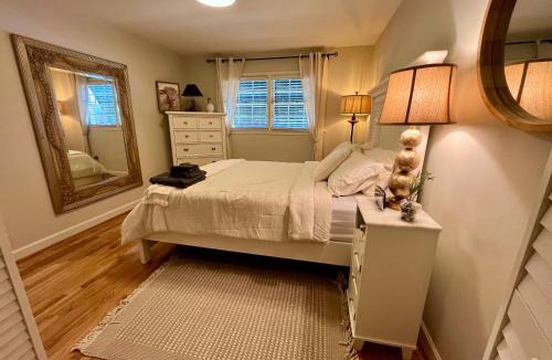Charleston Apartment | Downtown Historic Charleston Modern Chic 2 bedroom 2 baths