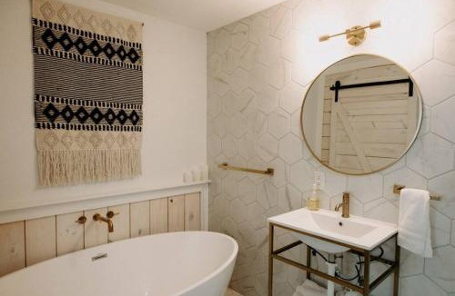 Wimberley Hotel | Downtown Studio 3 at Beer Ranch Project Inn