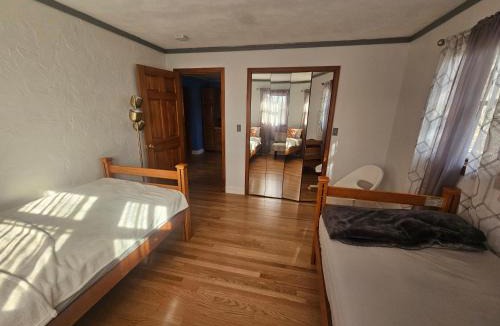 Dracut House | Dracut Executive Rooms with Kitchen & Bath, Parking, Spacious & Comfortable