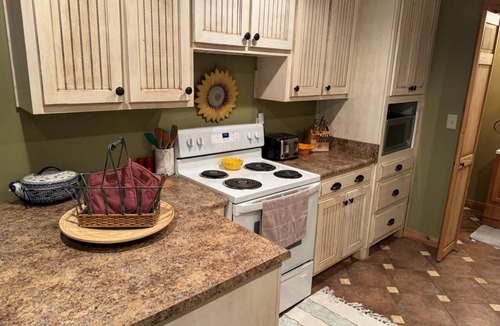 McDonough Apartment | DREAM TIME STUDIO in McDonough on Private Lake wPool, WiFi, AC,and fitness room