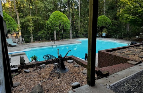 McDonough Apartment | DREAM TIME STUDIO in McDonough on Private Lake wPool, WiFi, AC,and fitness room