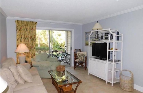 Demere Park Apartment | E11 Peaceful bedroom two bath Ground Level New Shower and Floors Come make some family memories
