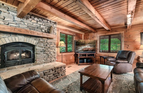 Cosby House | Eagles Perch Pool Cabin
