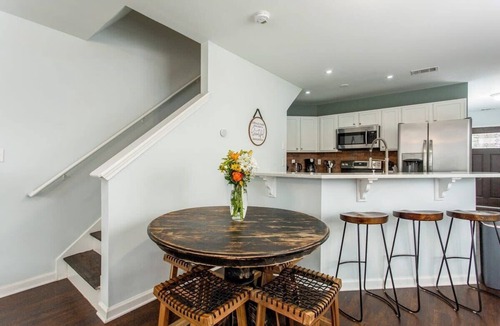Edgewood House | East Atlanta 3BR | Walk to Train, Fast Access to Mercedes-Benz Stadium