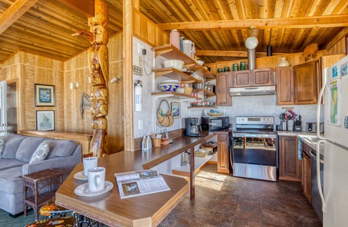 Tierra Del Mar House | Easy-Going Fun in this Five-Bedroom Oceanfront Home with Private Beach Access