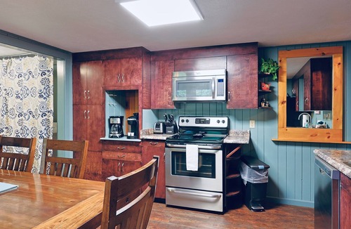 Gatlinburg Cabin | Easy Walk to Gatlinburg Strip! Cabin w/Hot Tub, Theater Room & Easy Parking