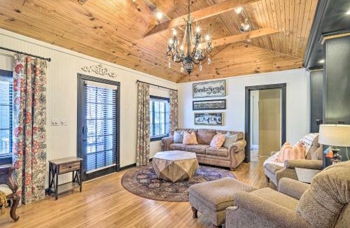 Eureka Springs Historic District House | Eclectic 'Osage Cottage' in Historic District